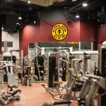 Занятия йогой, фитнесом в спортзале Фитнес клуб Gold Gym Зеленокумск