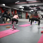 Занятия йогой, фитнесом в спортзале Фитнес клуб Sfera Курчатов