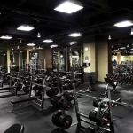 Занятия йогой, фитнесом в спортзале Фитнес-клуб Gold’s gym Благовещенск