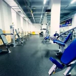 Занятия йогой, фитнесом в спортзале ФизКульт Москва