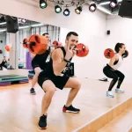 Занятия йогой, фитнесом в спортзале ФизКульт Щекино