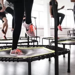 Занятия йогой, фитнесом в спортзале FlyFit фитнес на батутах Симферополь