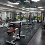 Занятия йогой, фитнесом в спортзале Форма fitness Мирный
