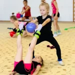 Занятия йогой, фитнесом в спортзале Фортуна спорт Калининград