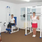 Занятия йогой, фитнесом в спортзале Газовик Сургут