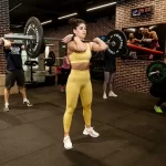 Занятия йогой, фитнесом в спортзале Gora Crossgym Москва