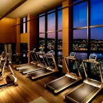 Занятия йогой, фитнесом в спортзале High Level Club Москва