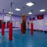 Занятия йогой, фитнесом в спортзале High Up jumping Fitness Москва