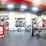 Занятия йогой, фитнесом в спортзале High Up jumping Fitness Москва