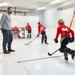 Занятия йогой, фитнесом в спортзале Innovation Hockey Center Москва