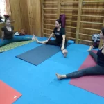 Занятия йогой, фитнесом в спортзале Йога Нагатино Oum.ru Москва