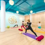 Занятия йогой, фитнесом в спортзале Йогасфера Омск