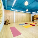 Занятия йогой, фитнесом в спортзале Йогасфера Омск