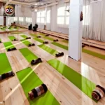 Занятия йогой, фитнесом в спортзале I-Yoga Москва