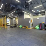 Занятия йогой, фитнесом в спортзале J2S Fitness Москва