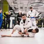 Занятия йогой, фитнесом в спортзале Jiulab Мытищи