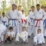 Занятия йогой, фитнесом в спортзале Карате Курган