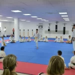 Занятия йогой, фитнесом в спортзале Карате Москва