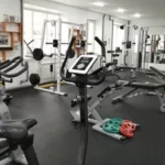 Занятия йогой, фитнесом в спортзале Катюша Кушва