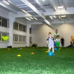 Занятия йогой, фитнесом в спортзале Kinderball Москва