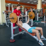 Занятия йогой, фитнесом в спортзале KinUp-Wellness Самара