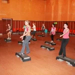Занятия йогой, фитнесом в спортзале Kiwi Кириши