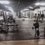 Занятия йогой, фитнесом в спортзале КосмоFit Жуковский