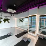 Занятия йогой, фитнесом в спортзале L. A. B Space Москва