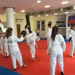 Занятия йогой, фитнесом в спортзале Lady Кизляр