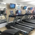 Занятия йогой, фитнесом в спортзале Лагуна Москва