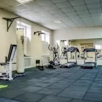 Занятия йогой, фитнесом в спортзале Леонардо Ясногорск