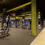 Занятия йогой, фитнесом в спортзале Levita Сургут