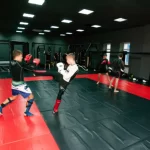 Занятия йогой, фитнесом в спортзале Лидер, секция единоборств Москва