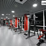 Занятия йогой, фитнесом в спортзале Life time fitness Томск