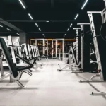 Занятия йогой, фитнесом в спортзале Лига света Сочи