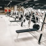 Занятия йогой, фитнесом в спортзале Лига света Сочи