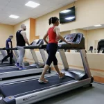 Занятия йогой, фитнесом в спортзале Light Fitness Тюмень