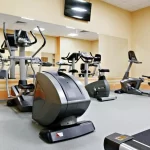 Занятия йогой, фитнесом в спортзале Light Fitness Тюмень