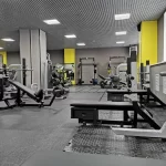Занятия йогой, фитнесом в спортзале Maison Gym Сургут