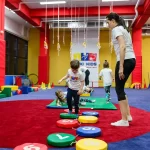 Занятия йогой, фитнесом в спортзале Maxikids Ростов-на-Дону