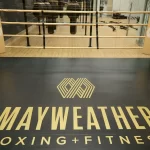 Занятия йогой, фитнесом в спортзале Mayweather Boxing + Fitness зал бокса и фитнеса Москва