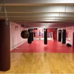 Занятия йогой, фитнесом в спортзале Mayweather Boxing + Fitness зал бокса и фитнеса Москва