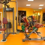 Занятия йогой, фитнесом в спортзале Медиор+ Фитнес Луга
