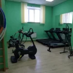 Занятия йогой, фитнесом в спортзале Метеор Томск