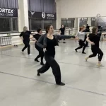 Занятия йогой, фитнесом в спортзале Mix Dance Владивосток