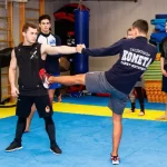 Занятия йогой, фитнесом в спортзале Молния, клуб беговелов Санкт-Петербург