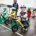 Занятия йогой, фитнесом в спортзале Молния, клуб беговелов Санкт-Петербург