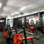 Занятия йогой, фитнесом в спортзале Молот Красноярск