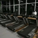 Занятия йогой, фитнесом в спортзале Молот Красноярск