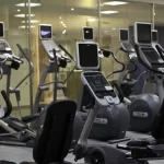 Занятия йогой, фитнесом в спортзале Монарх Москва
